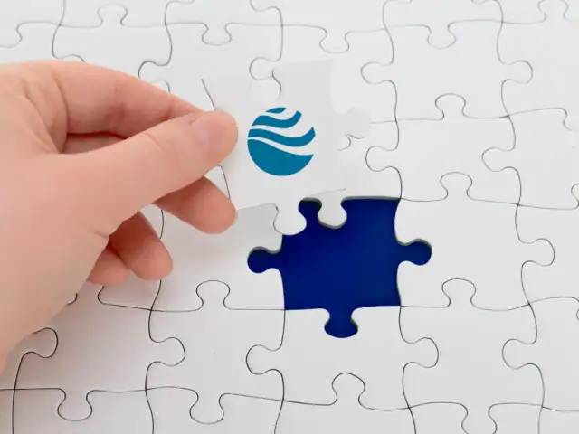 Ein Puzzlestück mit dem Portal Systems Globe.