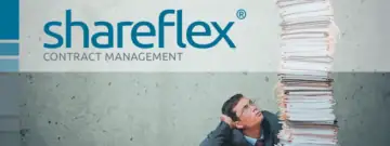 Ein Geschäftsmann im Anzug mit Brille betrachtet einen riesigen Aktenstapel, darüber das Logo von Shareflex Contract.