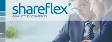 Zwei Männer im Anzug betrachten gemeinsam ein Dokument, darüber das Logo von Shareflex Quality Documents.