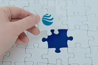 Umwandlung Portal Systems AG Ein Puzzlestück mit dem Portal Systems Globe.